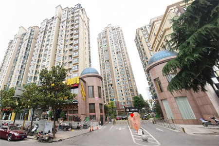 泰安市龙泉小区A区，3室2厅1卫